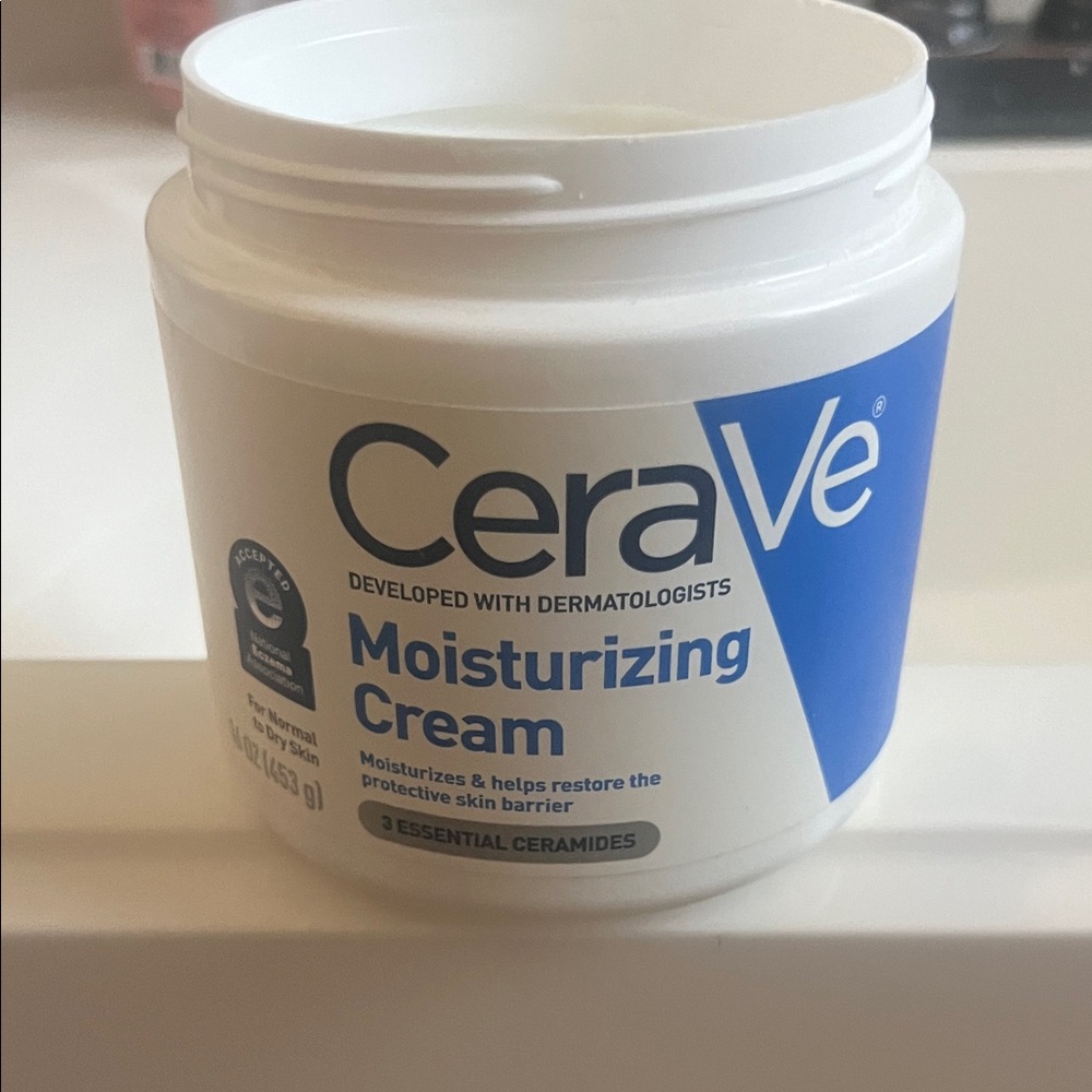 CeraVe Moisturizing Cream - White and Blue
